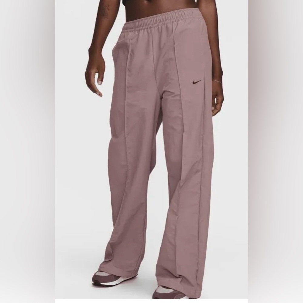 Nike Women’s Woven Open Hem Pants size Medium (New)